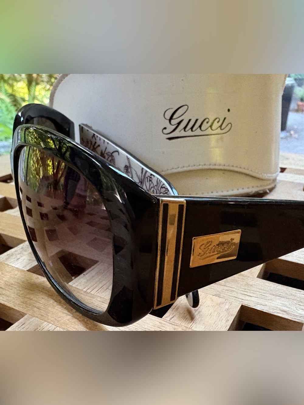 Gucci floral pattern sunglasses